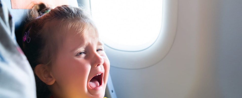 To prevent children from crying on planes a mathematician shares