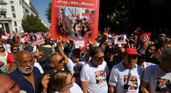 Tunisia thousands of demonstrators in Tunis to denounce the arrest