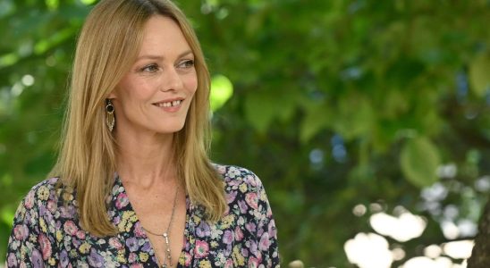 Vanessa Paradis shines with her luxurious roller skates and sparkling