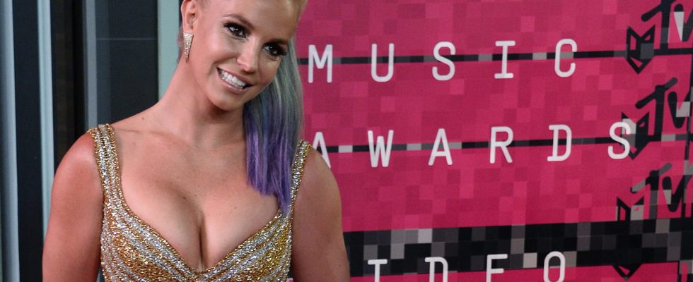 We finally know why Britney Spears suddenly shaved her head
