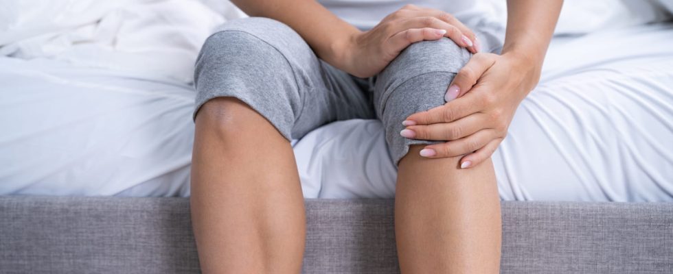 What is a knee strain