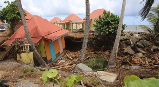 violent winds and red alert in Guadeloupe what are the