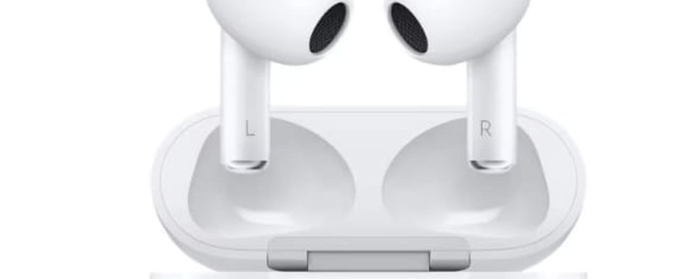 1700751681 the AirPods 3 are falling in price the Pro 2