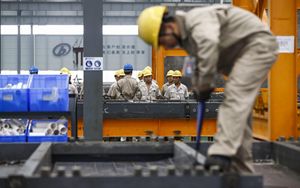 China manufacturing sector down second consecutive month