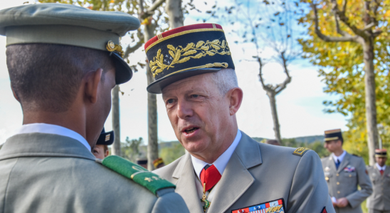 France the army organizes the first staff course for French