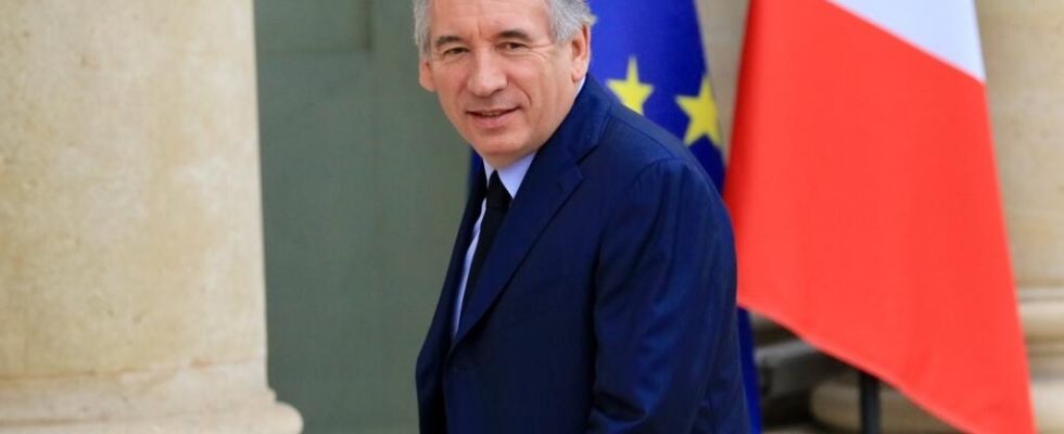 Francois Bayrou defends himself from any illegal practice in the