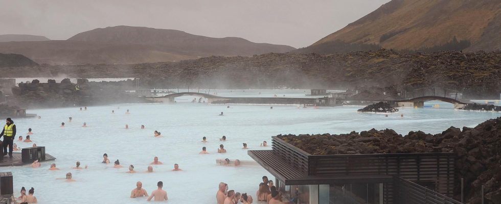Guests flee volcano scare closes the Blue Lagoon