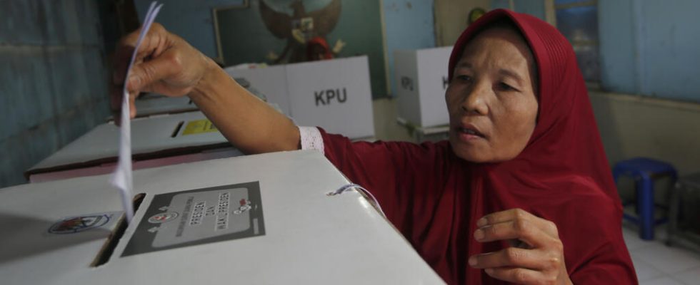 Indonesia presidential candidates targeted by false information campaign