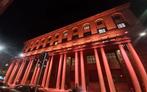 Intesa Sanpaolo turns on the lights against violence against women