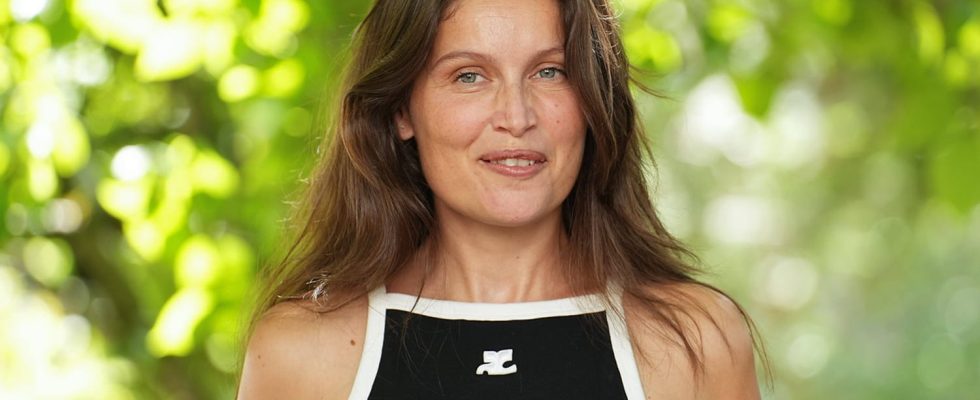 Laetitia Casta found the most chic and simple hairstyle to