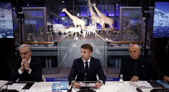 Macron announces the construction of a ship for the polar