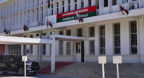 Madagascar nearly 700 people gathered at the National Assembly to