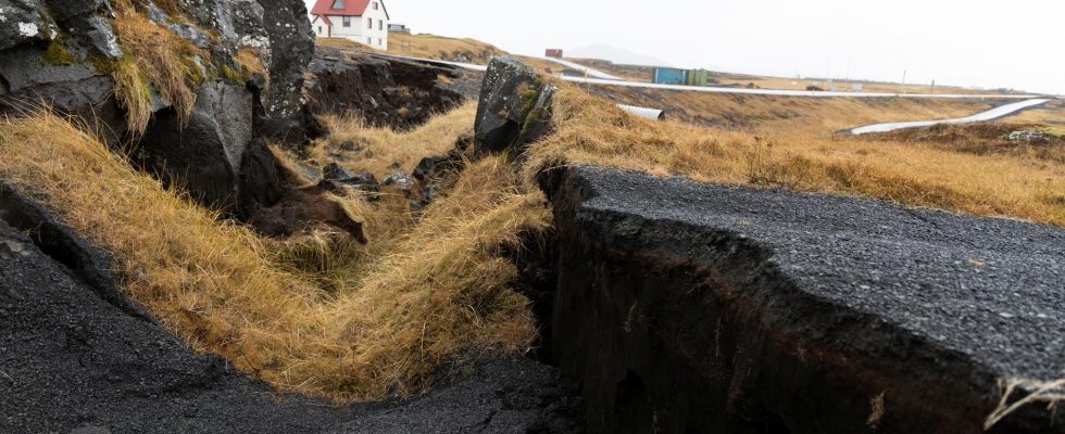 Magma approaches Icelandic coastal town