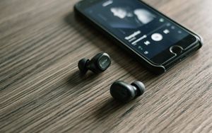Music streaming platforms MEPs ask to protect authors and diversity