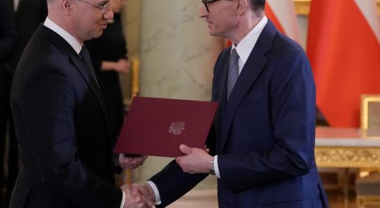 New government in Poland not expected to be long lived