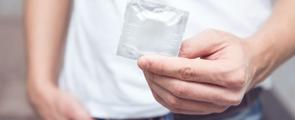 Only 5 of 15 25 year olds asked for free condoms