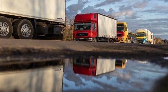 Polish truckers block the Ukrainian border to denounce unfair competition