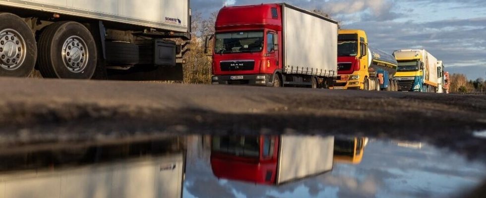 Polish truckers block the Ukrainian border to denounce unfair competition
