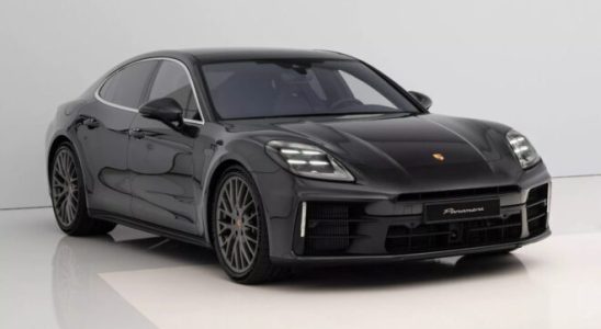 Porsche Panamera comes with an advanced active suspension system