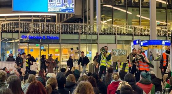 Pro Palestinian demonstrators hold another sit in at Utrecht Central Station