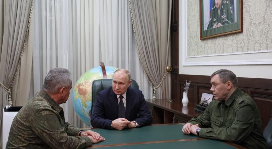 Putin makes a surprise visit to the military HQ of