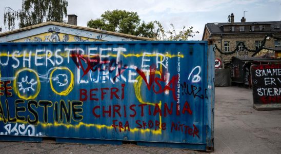 The police demolish the hash shops in Christiania