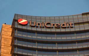UniCredit Goldman Sachs moves into capital