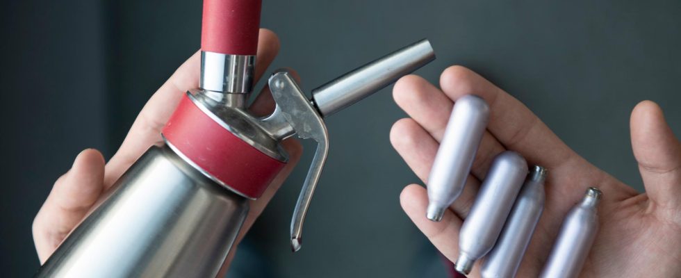 Young people caught in the abuse of nitrous oxide