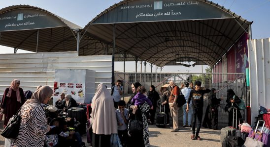 first evacuations of foreigners and wounded from Gaza to Egypt