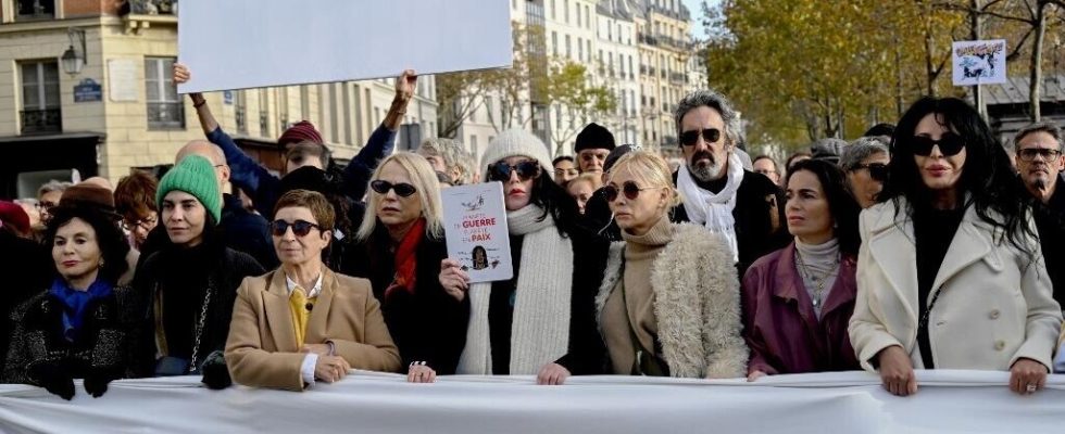 in Paris a silent march for peace at the call