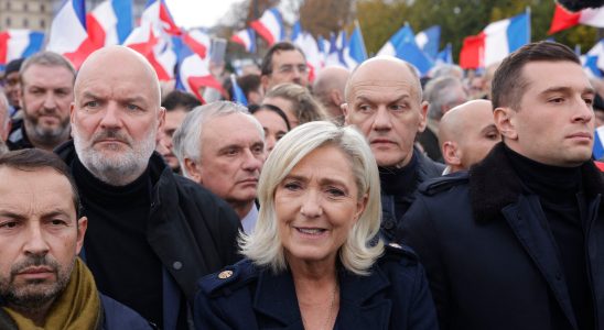 welcomed smoothly Marine Le Pen keeps a low profile –