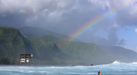 why the choice of the surf site in Polynesia is