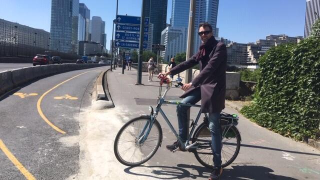 On the cycle path leading to La Défense, in Paris.
