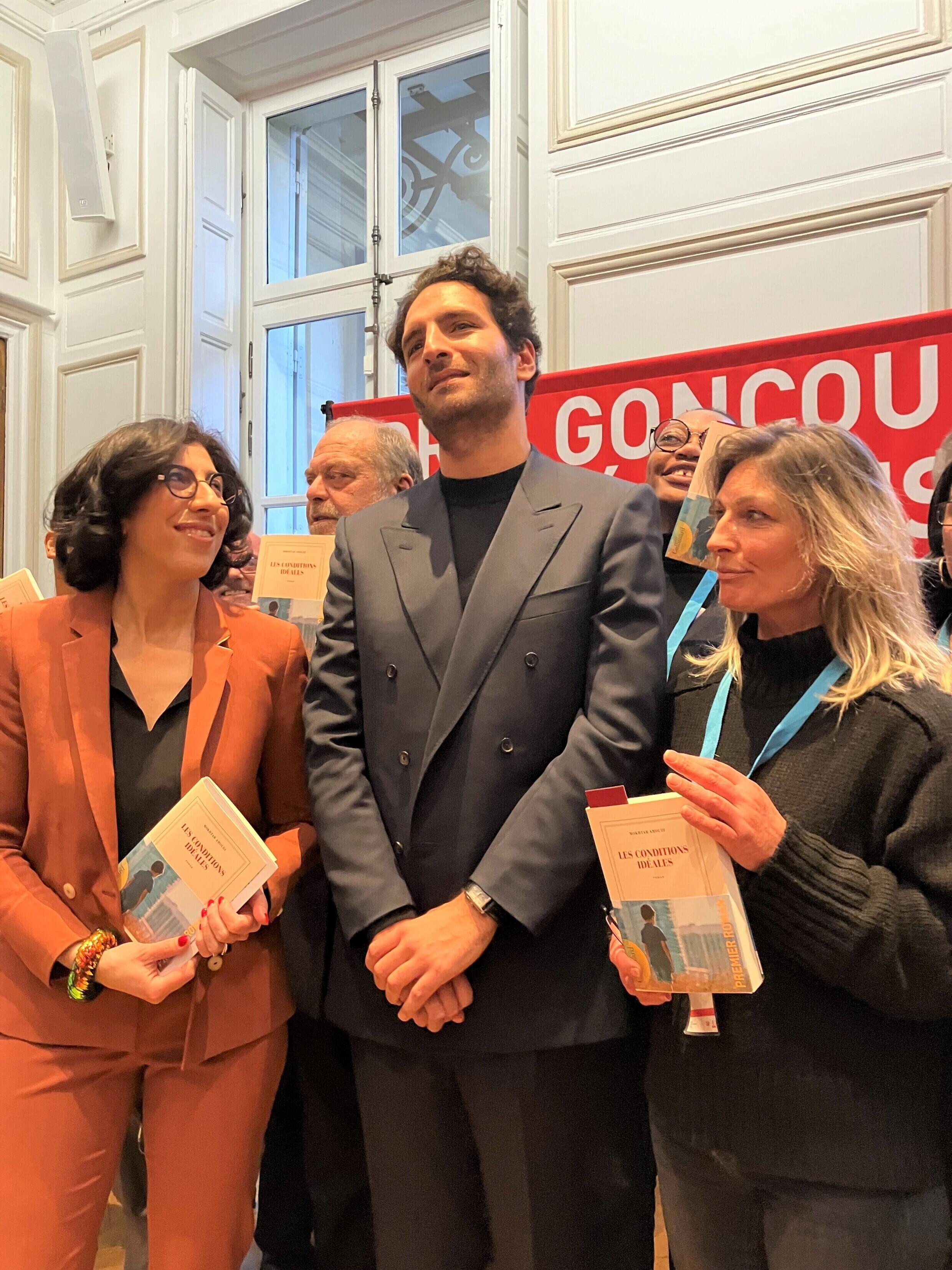 The writer Mokhtar Amoudi, winner of the 2023 Goncourt Prize for Prisoners during the ceremony at the CNL (November 2023)