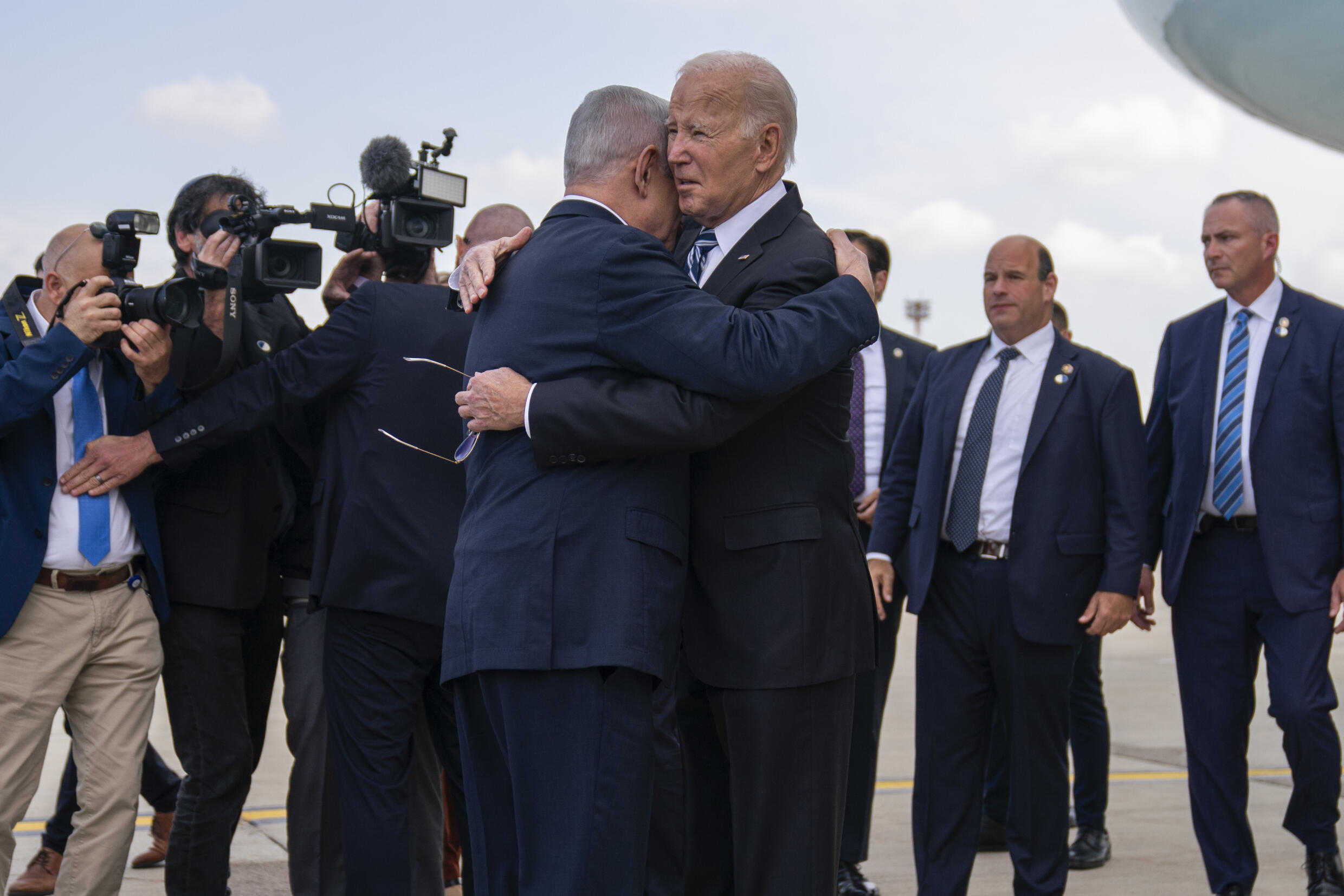Embrace between US President Joe Biden and Israeli Prime Minister Benjamin Netanyahu at Ben Gurion International Airport in Tel Aviv on October 18, 2023.