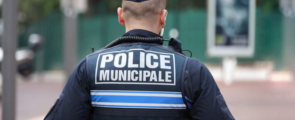 26000 municipal police officers called to strike on December 24