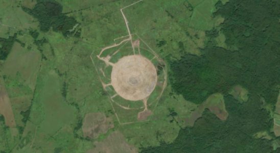 A 1200 meter wide structure appeared in satellite images