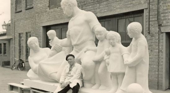 An unknown famous sculptor is honored with his first solo