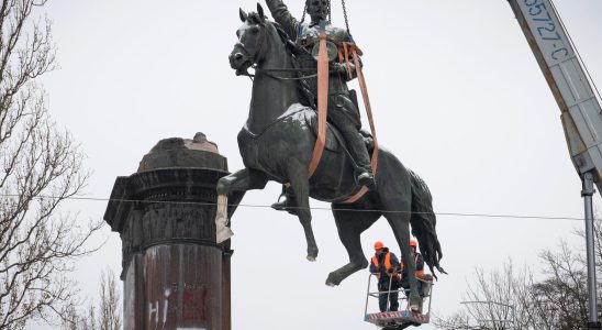 Another Soviet monument removed in Kyiv