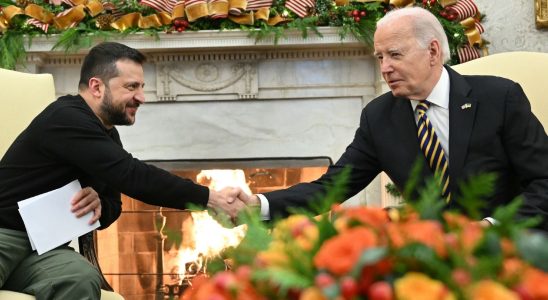 Biden will sanction financial institutions that support the Russian war