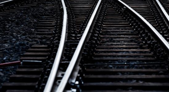 Derailment stops train traffic from Stockholm