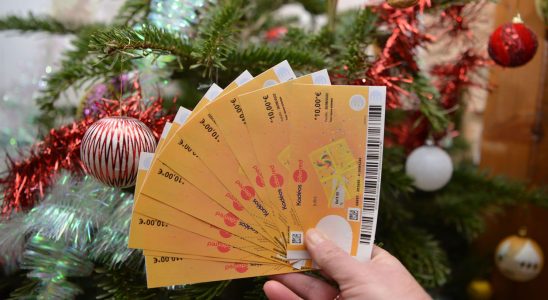 Did you receive more or fewer gift certificates for Christmas
