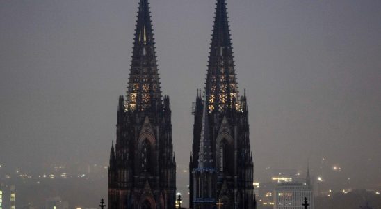 German police search cathedral after terror threat