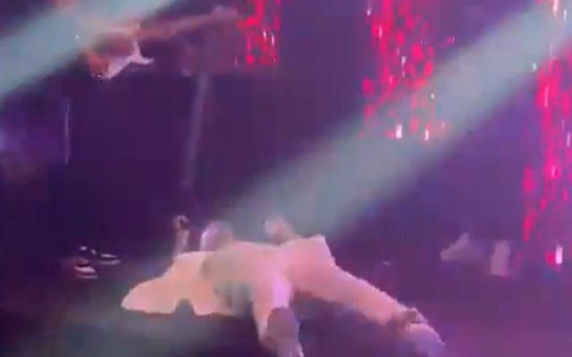 He suddenly collapsed on stage Brazilian singer who had a