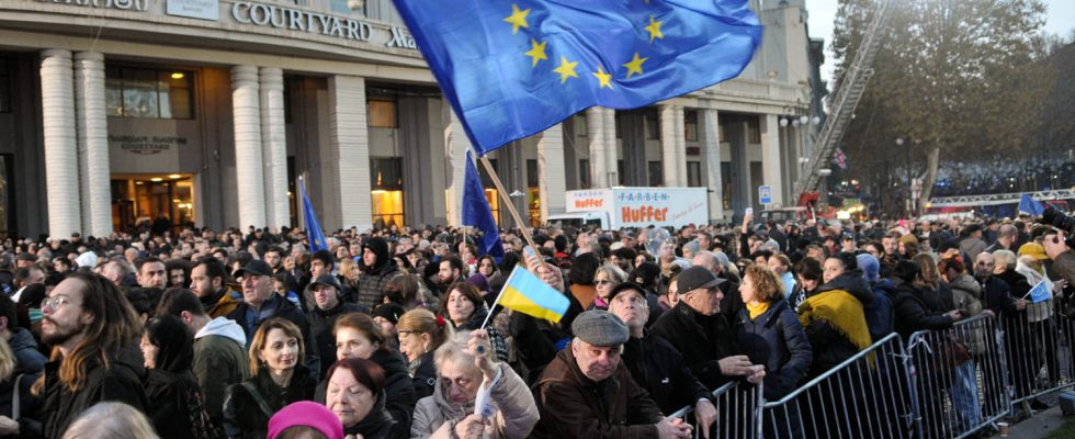 Immigration the European Union also adopts a highly criticized reform