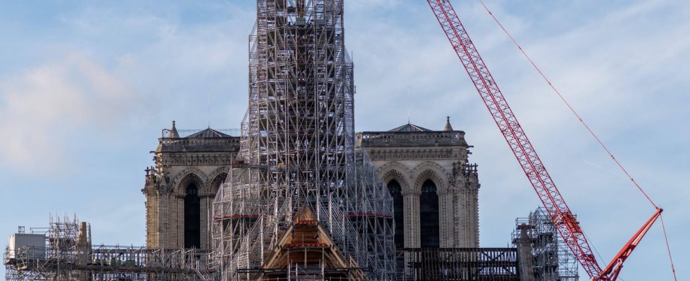 Lead in Notre Dame de Paris Why is the identical reconstruction