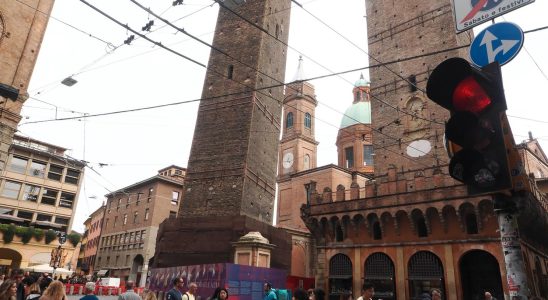 Leaning towers in Bologna are at risk of collapsing