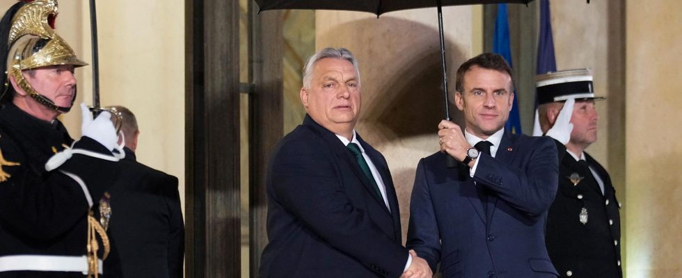 Macron flirts with Orban about support for Ukraine