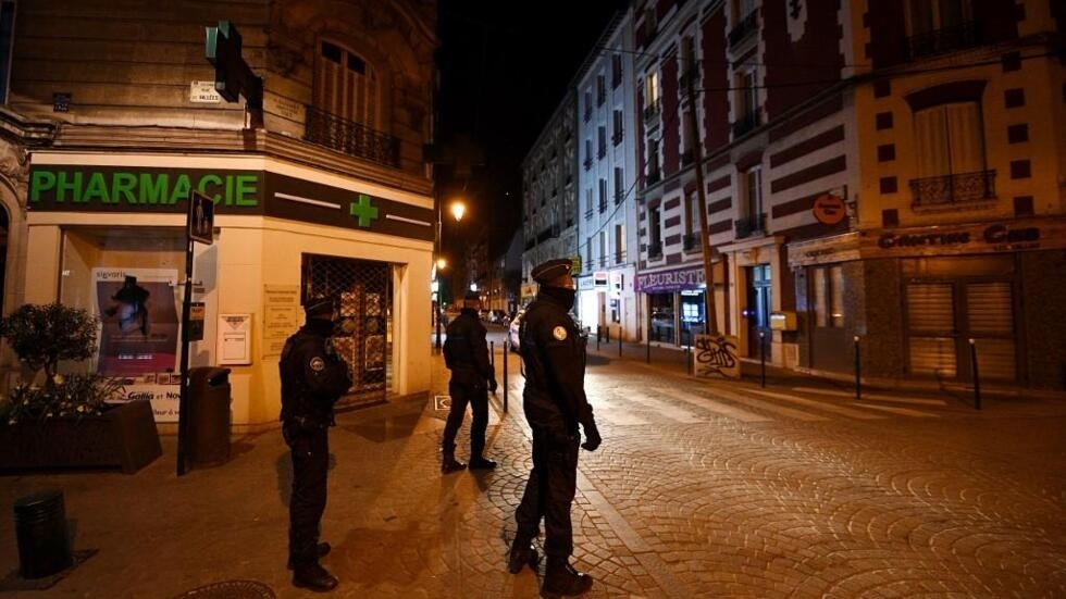 Municipal police officers patrol during a curfew in Colombes, near Paris, on March 22, 2020, the sixth day of confinement.