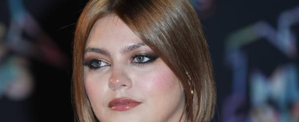 On Instagram Louane proves that she is like everyone else